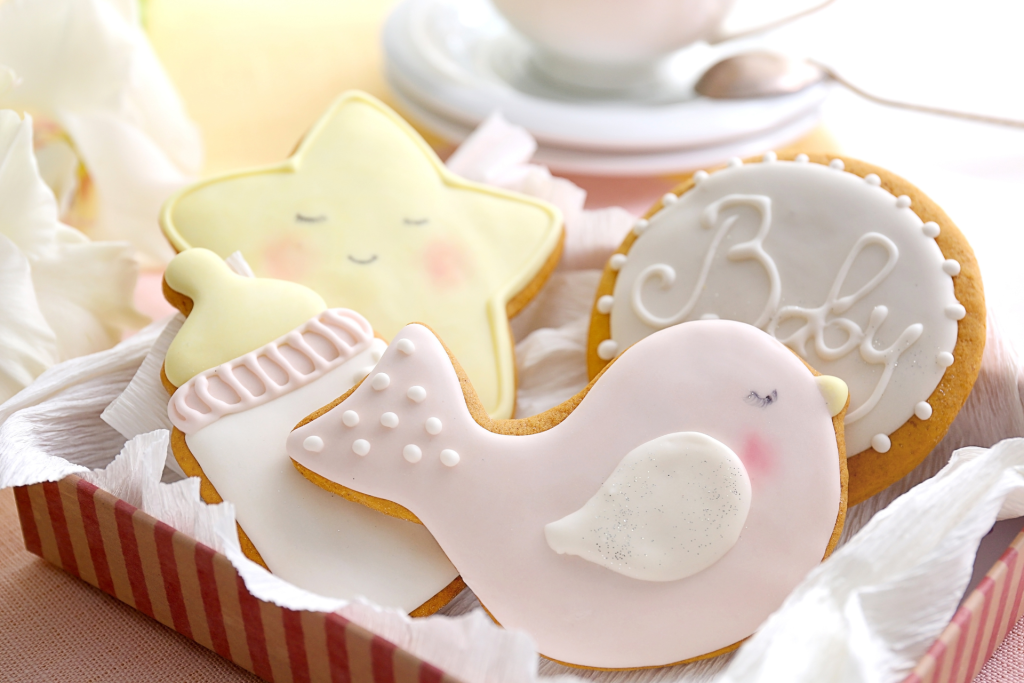 in-bshower-peach-imagen-galletas-formas-dentro-canastita.jpg