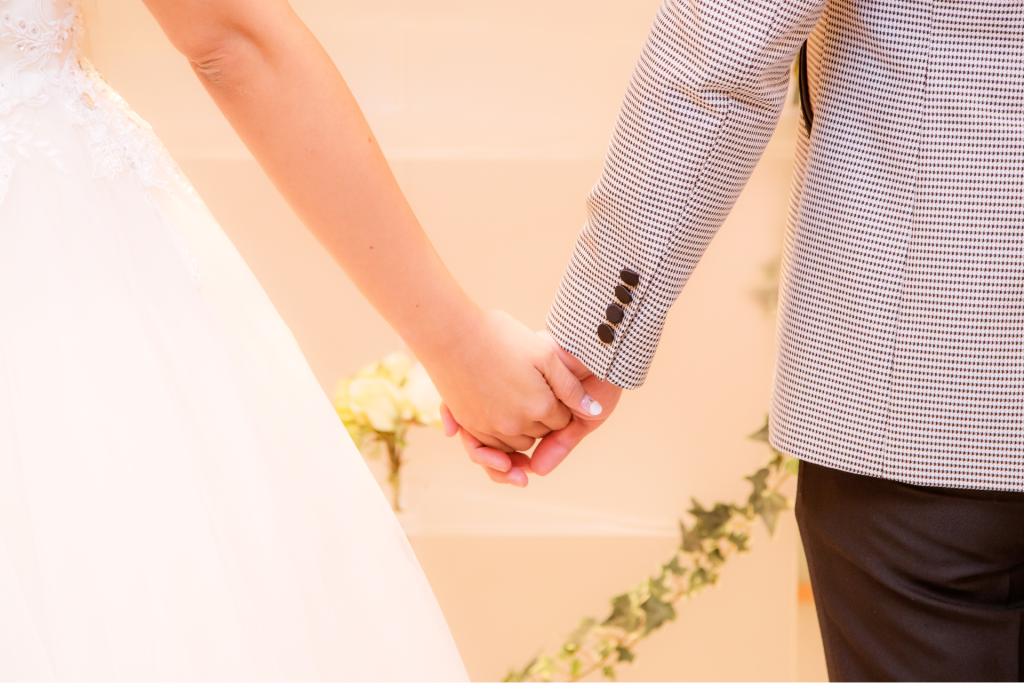 invitacion-digital-boda-deluxe-classic-foto-pareja-tomados-de-la-mano