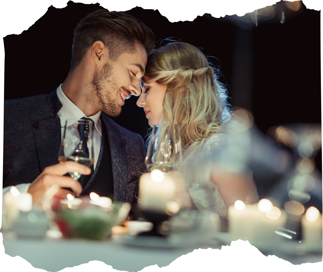 invitacion-digital-boda-garden-style-foto-pareja-copa-de-vino-borde-desgarrado