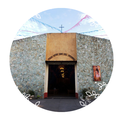 invitacion-digital-XV-classic-rose-foto-circular-atrio-iglesia-fachada-de-piedra