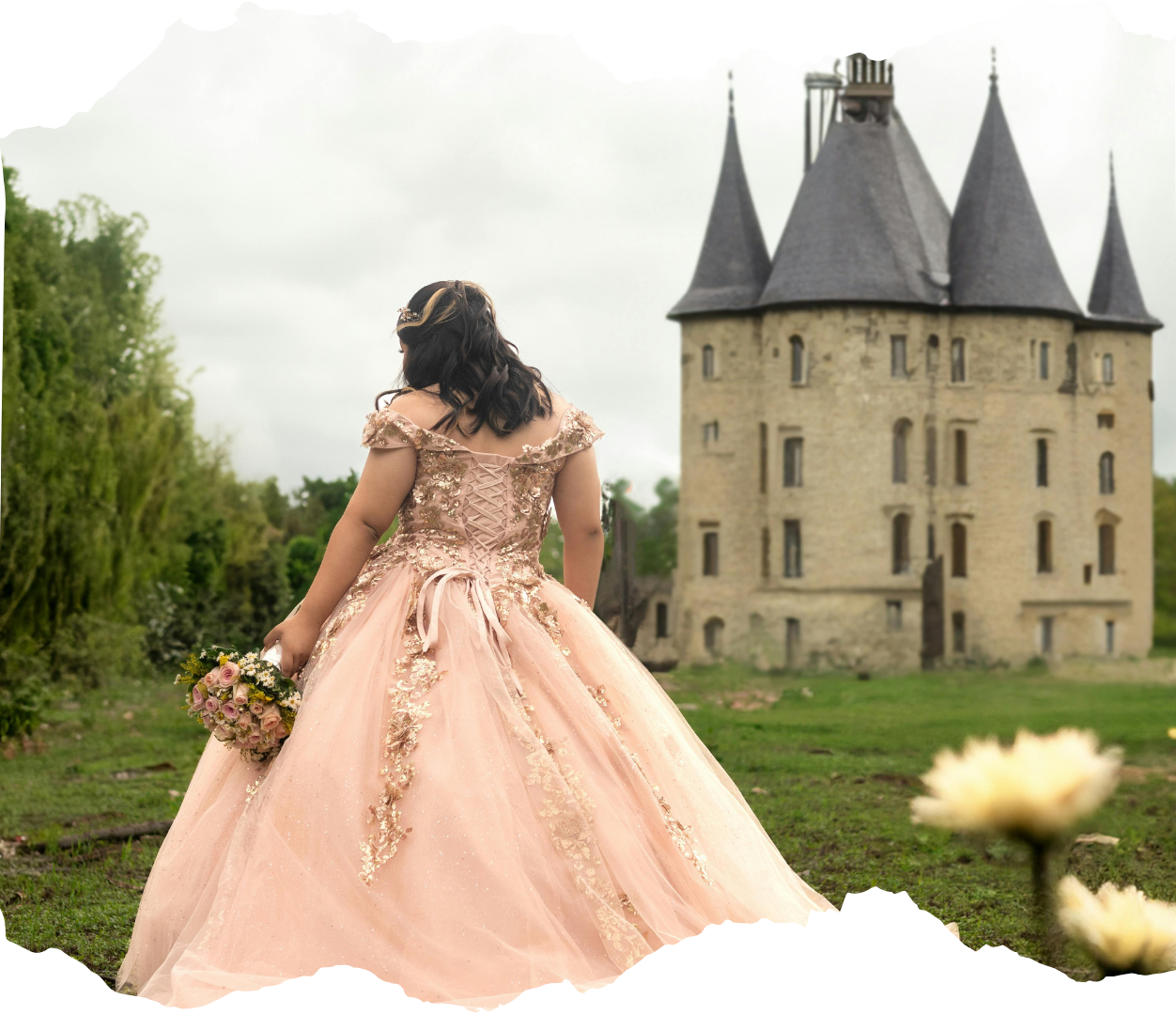 invitacion-digital-XV-harry-potter-fotografia-quinceanera-en-jardion-con-castillo-al-fondo