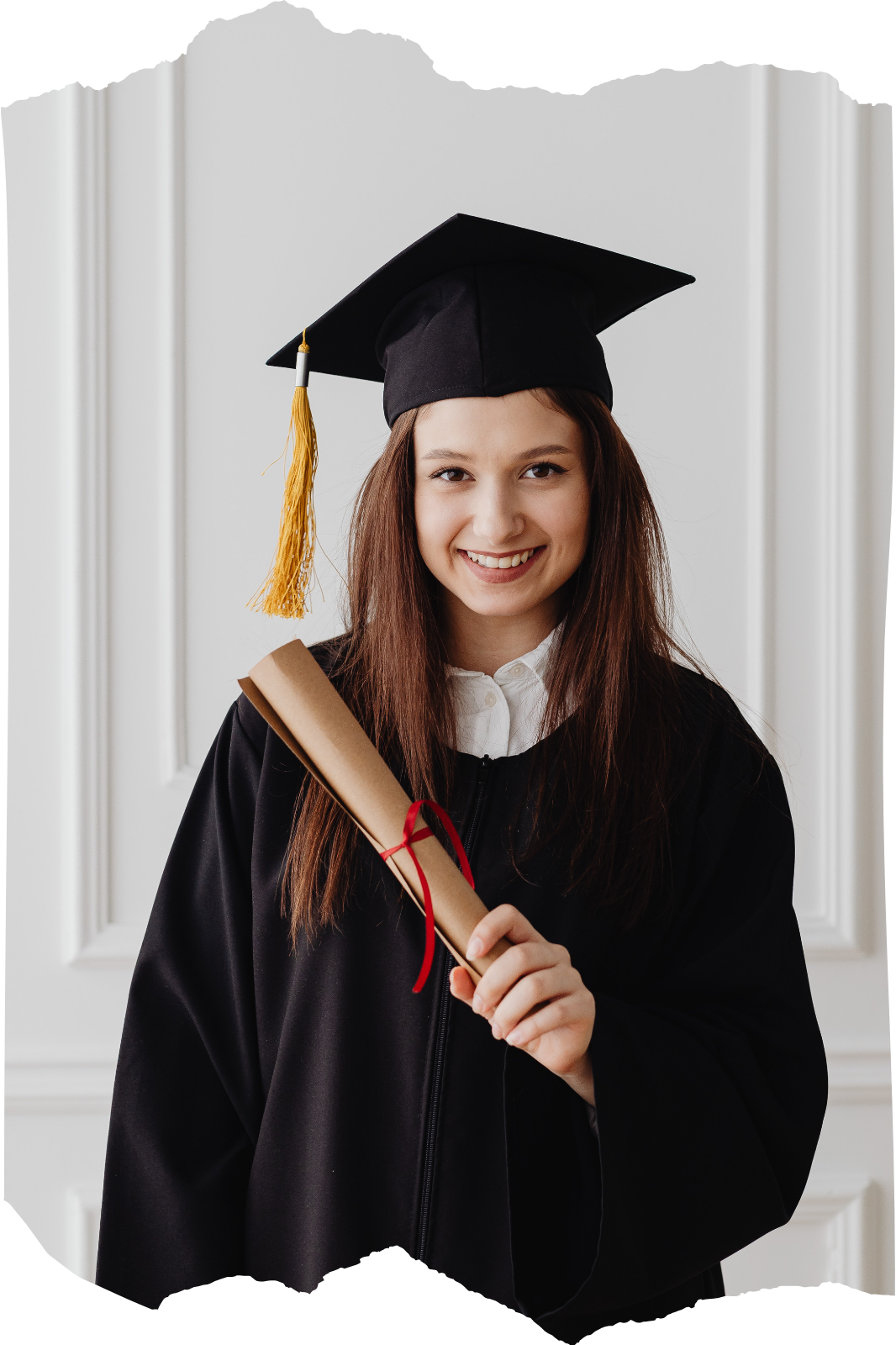 invitacion-digital-gradua-medicine-graduation-fotografia-vertical-mujer-con-toga-y-birrete-con-diploma-diseno-desgarrado-arriba-y-abajo-1